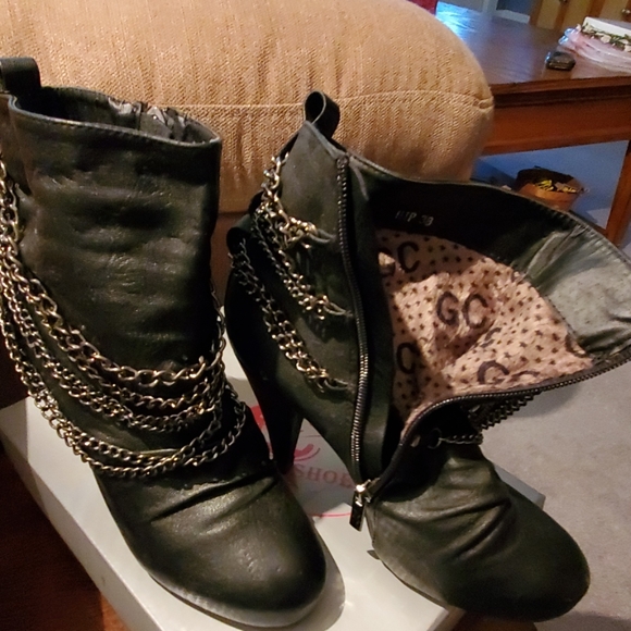 Boots - Picture 3 of 3